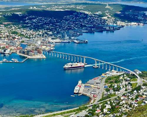 Tromssa, Kvaløya, Sommarøy ja Rovijoen putous...