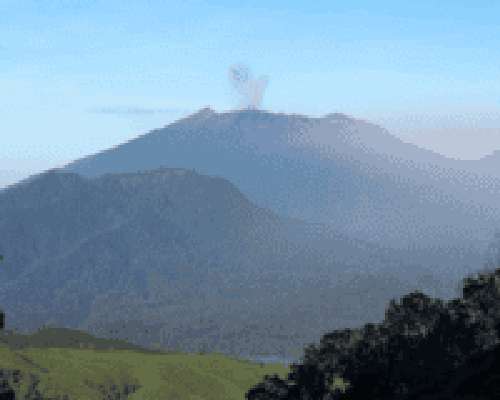 Laskeudu tulivuoren syvyyksiin Indonesian Ije...