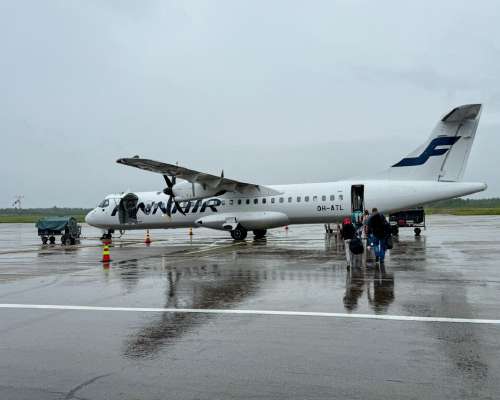 Finnair ATR 72 Kajaani-Helsinki economyluokassa