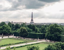 Kuumailmapallon kokoinen hattara ja Eiffel