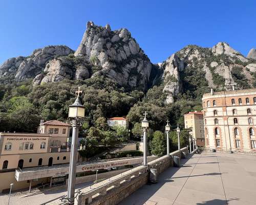 Montserrat – Upea vuoristokohde tunnin päässä...
