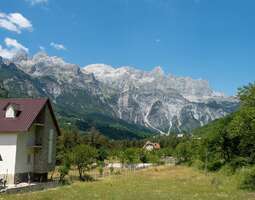 Theth (Albania) antoi vuoret ja rauhan