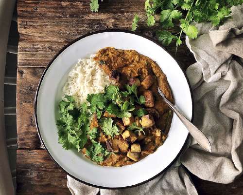 Tofu ja cashew-pinaattikastike