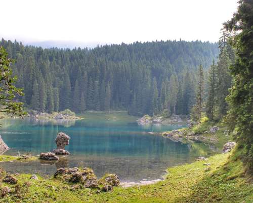 Carezza-järvi ja bolzano, dolomiittien upeat ...